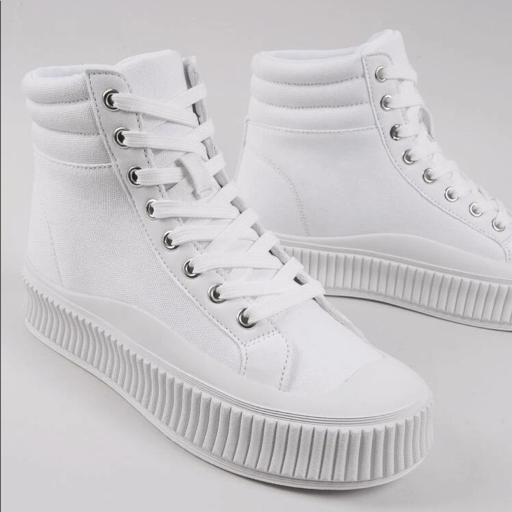 Lace Up Chunky Flatform Sole High Top Sneakers
